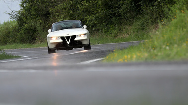 Vernasca Silver Flag 2016 - Alfa Romeo blanc face avant penché