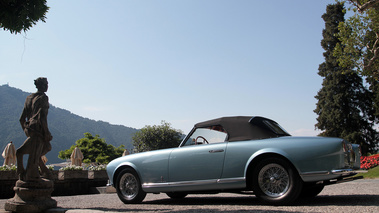 Villa d'Este 2012 - Ferrari bleu 3/4 arrière gauche