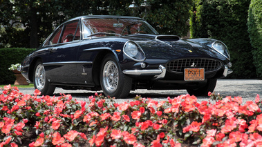 Villa d'Este 2012 - Ferrari bleu 3/4 avant droit