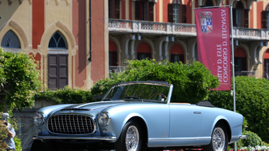 Villa d'Este 2012 - Ferrari bleu 3/4 avant gauche 2