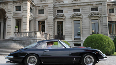 Villa d'Este 2012 - Ferrari bleu profil