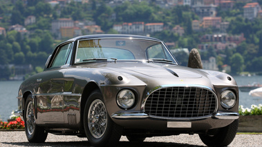 Villa d'Este 2012 - Ferrari marron 3/4 avant droit