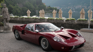 Villa d'Este 2012 - Ford GT40 bordeaux 3/4 avant droit