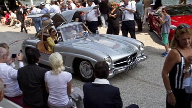 Villa d'Este 2012 - Mercedes 300 SL gris 3/4 avant droit portes ouvertes 2