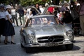 Villa d'Este 2012 - Mercedes 300 SL gris face avant portes ouvertes