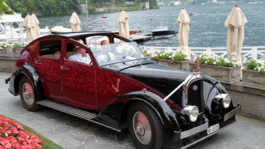 Villa d'Este 2012 - Voisin C25 bordeaux/noir 3/4 avant droit