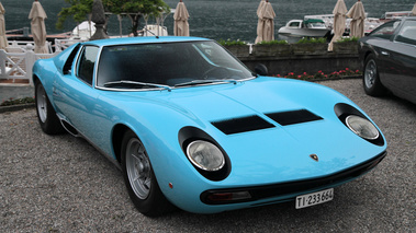 Villa d'Este 2013 - Lamborghini Miura SV bleu 3/4 avant droit