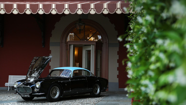 Villa d'Este 2017 - Maserati A6G 2000 Gran Sport Berlinetta Frua noir/bleu 3/4 avant gauche capot ouvert