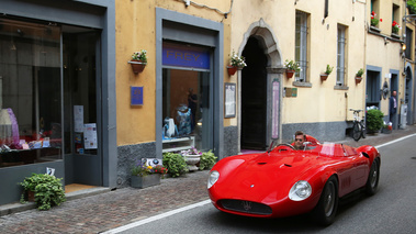 Villa d'Este 2017 - Maserati rouge 3/4 avant gauche filé