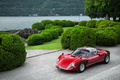 Villa d'Este 2018 - Alfa Romeo 33 Stradale rouge 3/4 avant gauche vue de haut