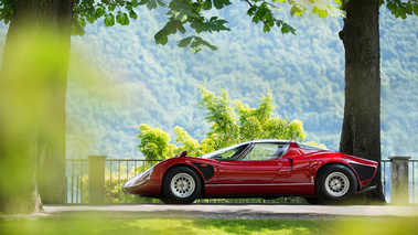 Villa d'Este 2018 - Alfa Romeo 33 Stradale rouge profil 3