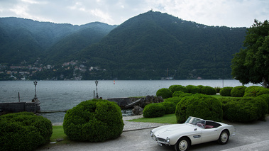 Villa d'Este 2018 - BMW 507 Roadster blanc 3/4 avant gauche