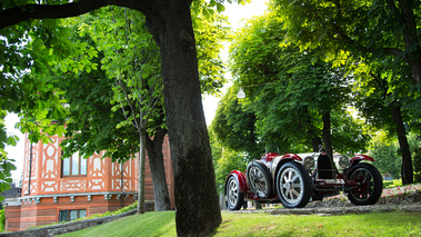 Villa d'Este 2018 - Bugatti Type 35 rouge/blanc 3/4 avant droit