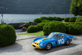 Villa d'Este 2018 - Ferrari 250 GTO bleu/jaune 3/4 avant gauche vue de haut