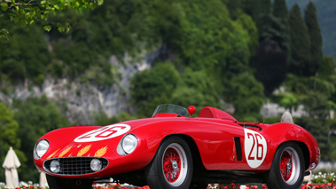 Villa d'Este 2018 - Ferrari 750 Monza rouge 3/4 avant gauche