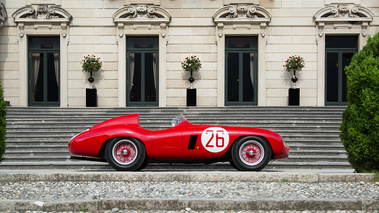 Villa d'Este 2018 - Ferrari 750 Monza rouge profil