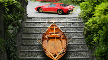 Villa d'Este 2018 - Lamborghini Miura SV rouge/doré 3/4 arrière gauche