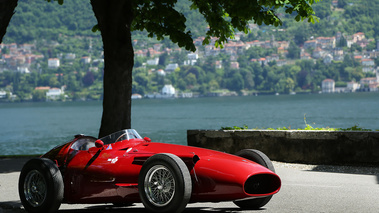 Villa d'Este 2018 - Maserati 250 F rouge 3/4 avant droit