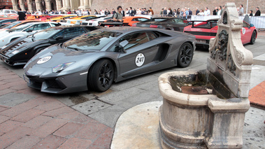 Lamborghini Aventador LP700-4 anthracite 3/4 avant gauche