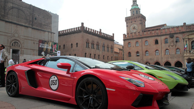 Lamborghini Aventador Roadster LP700-4 rouge 3/4 avant droit