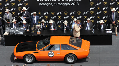 Lamborghini Jarama orange profil vue de haut