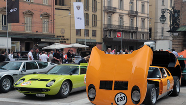 Lamborghini Miura orange ouvrants