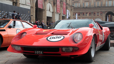 Lamborghini Miura SV Jota rouge 3/4 avant gauche