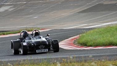 Autodrome Radical Meeting - Caterham Super 7 V8 anthracite 3/4 avant droit penché