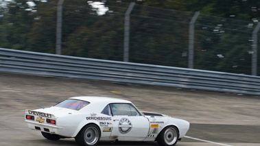 Autodrome Radical Meeting - Chevrolet Camaro blanc 3/4 arrière droit filé penché