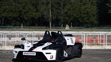 Autodrome Radical Meeting 2012 - KTM X-Bow R blanc 3/4 avant gauche