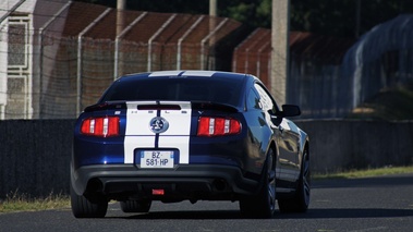 Autodrome Radical Meeting 2012 - Shelby GT500 bleu 3/4 arrière droit