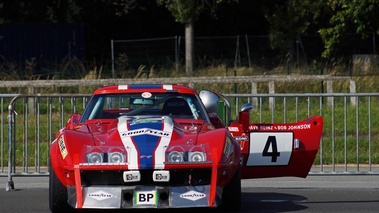 Chevrolet Corvette C3 rouge face avant porte ouverte