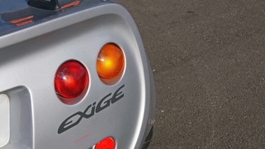 Lotus Exige S1 gris logo