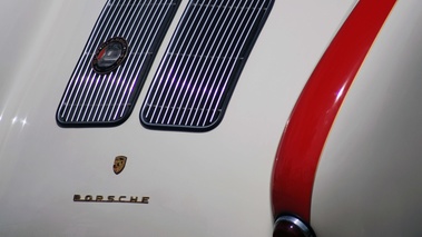 Porsche 550 Spyder blanc capot moteur