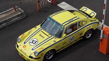 Porsche 911 Carrera 2.7 RS jaune 3/4 avant gauche vue de haut