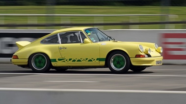 Porsche 911 Carrera 2.7 RS jaune/vert 3/4 avant droit filé