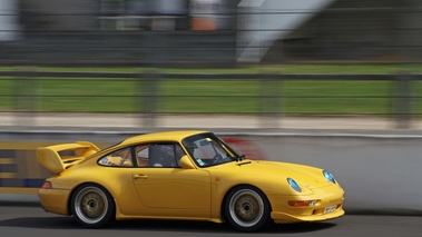 Porsche 993 Carrera RS jaune 3/4 avant droit filé