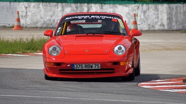 Porsche 993 Carrera RS rouge face avant