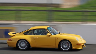 Porsche 993 Turbo jaune filé