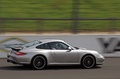 Porsche 997 Carrera 4 GTS gris 3/4 arrière droit filé