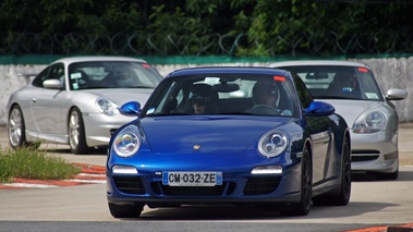 Porsche 997 Carrera GTS bleu 3/4 avant gauche