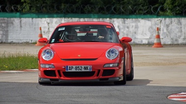 Porsche 997 GT3 rouge face avant