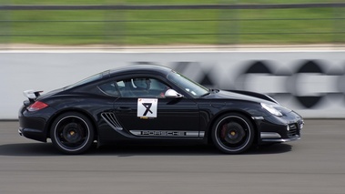 Porsche Cayman R noir filé