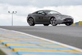 Aston Martin V12 Vantage anthracite 3/4 avant droit