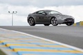 Aston Martin V12 Vantage anthracite 3/4 avant droit