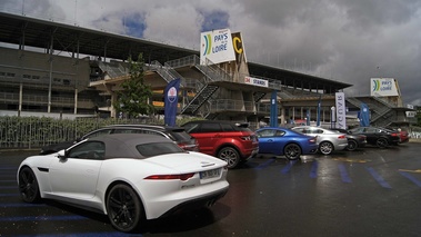 Jaguar F-Type V6S blanc 3/4 arrière gauche