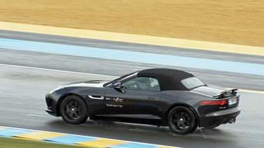 Jaguar F-Type V6S noir 3/4 arrière gauche filé vue de haut