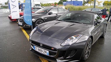 Jaguar F-Type V6S noir 3/4 avant gauche