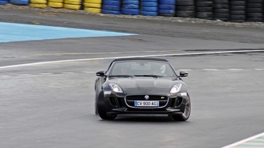 Jaguar F-Type V8S noir face avant filé