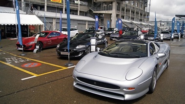 Jaguar XJ220 gris 3/4 avant gauche